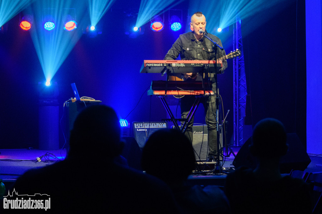 Patrz więcej - koncert Tymona Tymańskiego