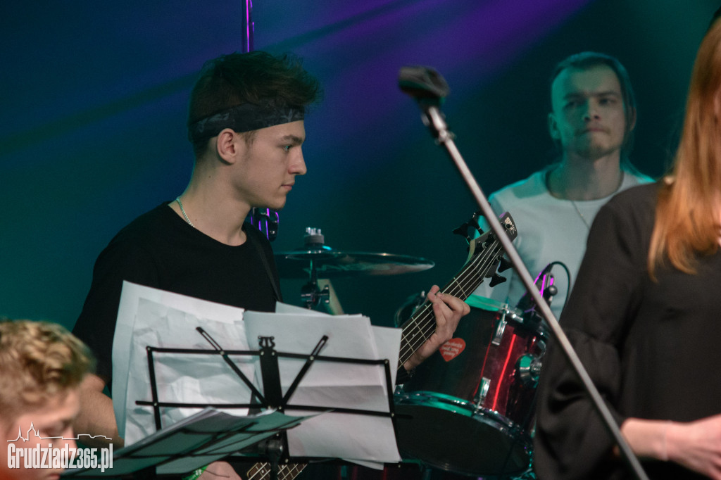 Z rockiem przez młodość -koncert OPP