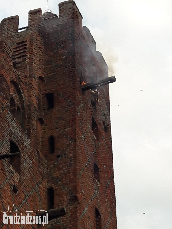 Pożar zamku krzyżackiego w Radzyniu Chełmińskim