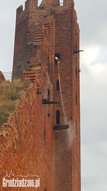 Pożar zamku krzyżackiego w Radzyniu Chełmińskim