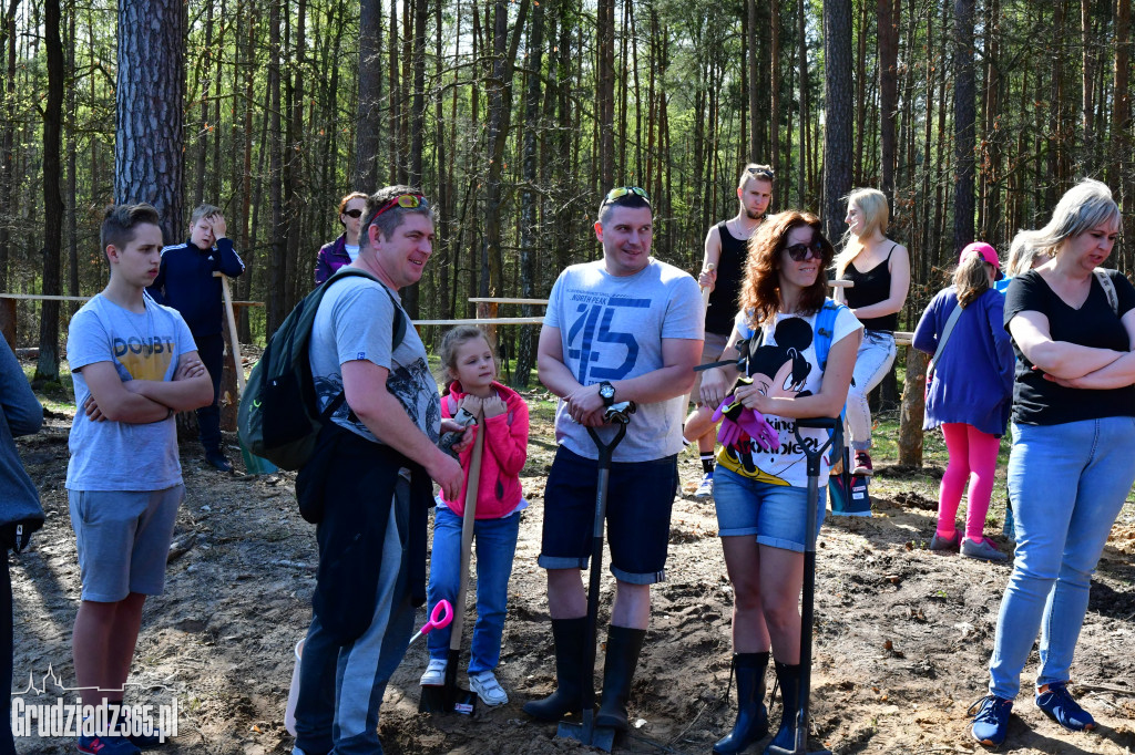 Grudziądzanie sadzą las - fotorelacja