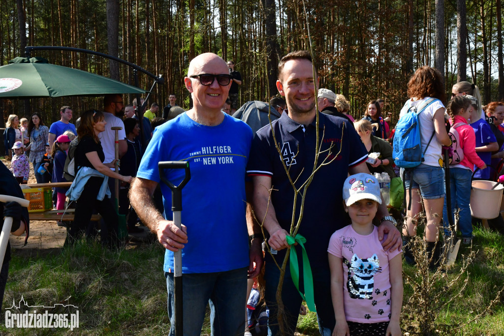 Grudziądzanie sadzą las - fotorelacja