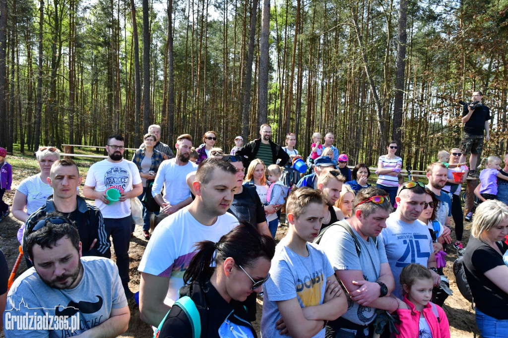 Grudziądzanie sadzą las - fotorelacja