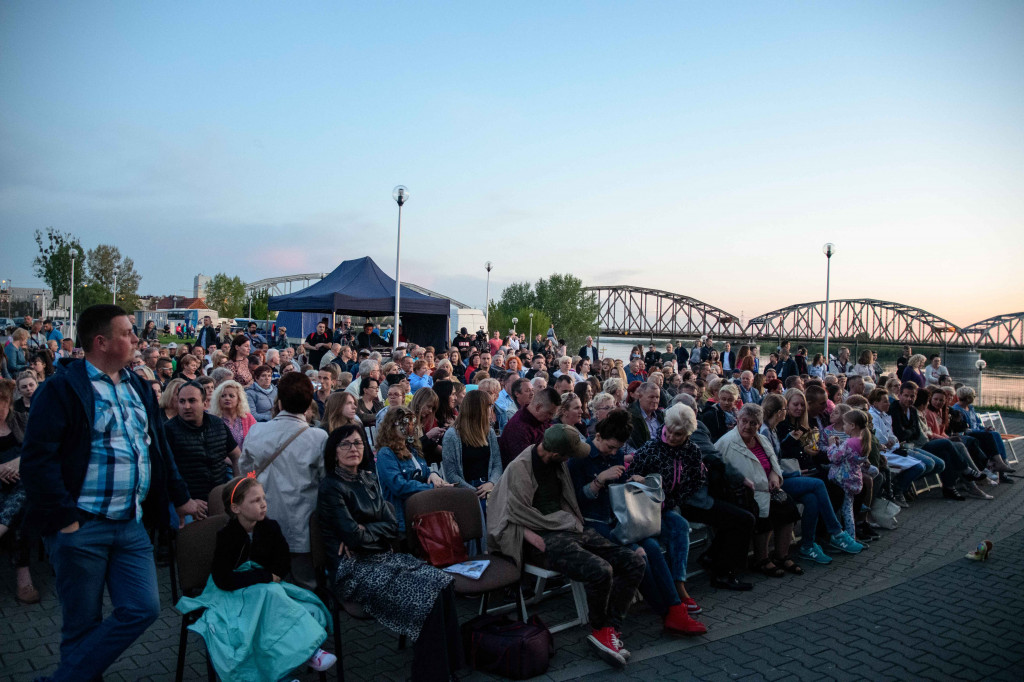 Nie-równi-spektakl Grudziądzki Teatr Tańca