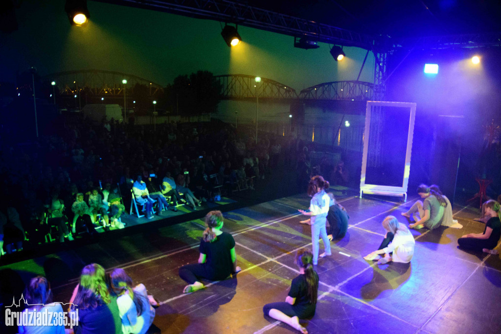 Nie-równi-spektakl Grudziądzki Teatr Tańca