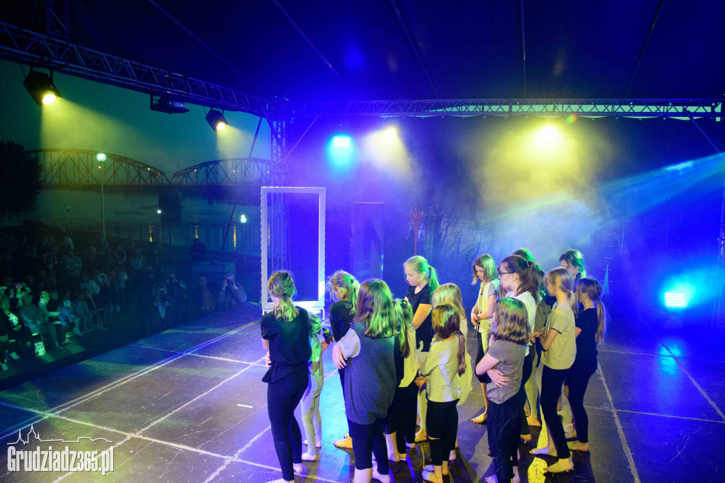Nie-równi-spektakl Grudziądzki Teatr Tańca