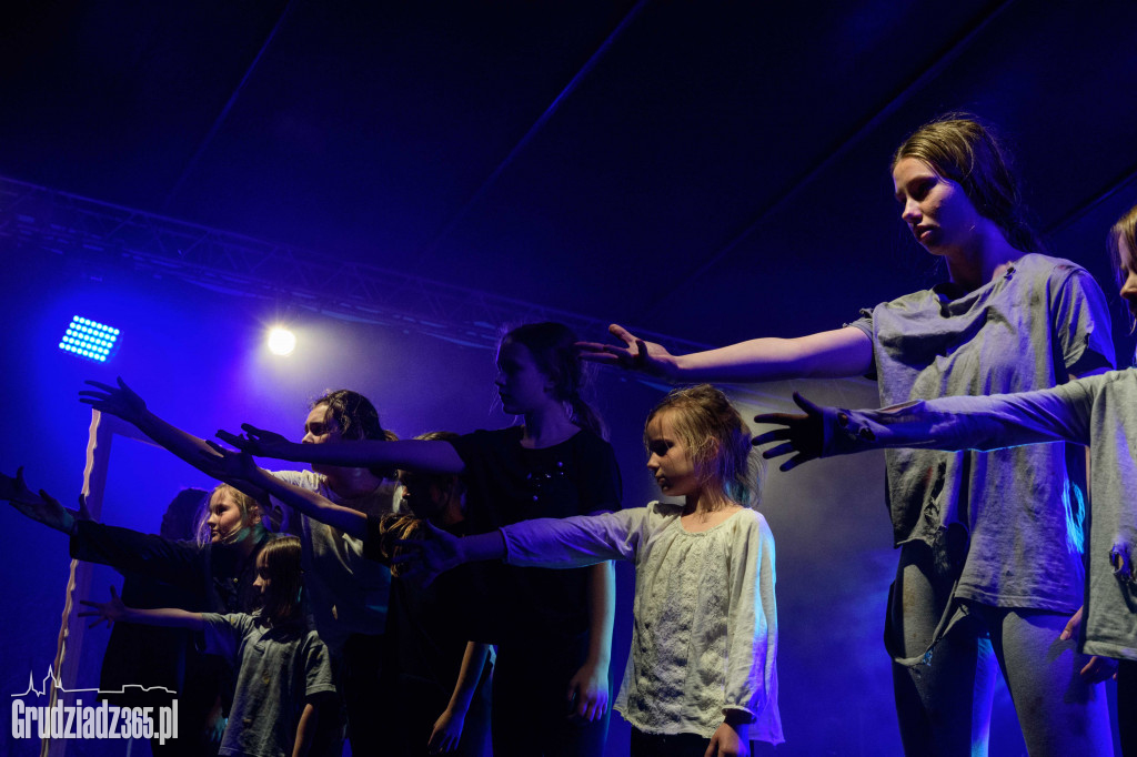 Nie-równi-spektakl Grudziądzki Teatr Tańca