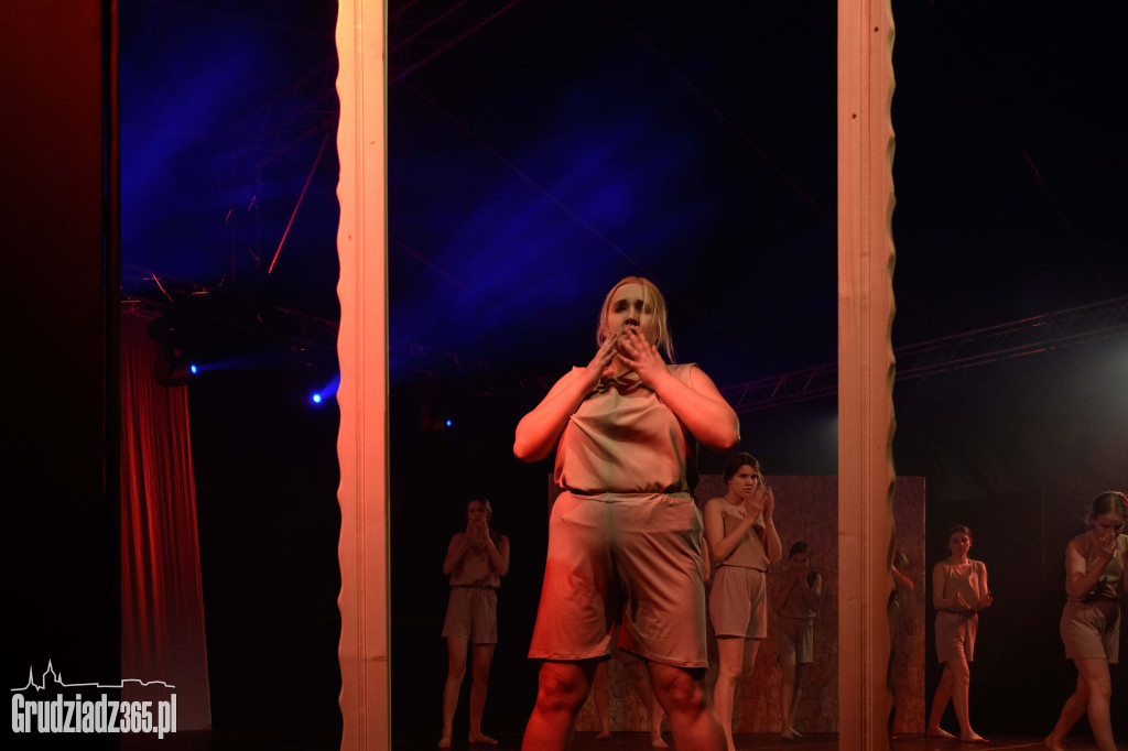 Nie-równi-spektakl Grudziądzki Teatr Tańca
