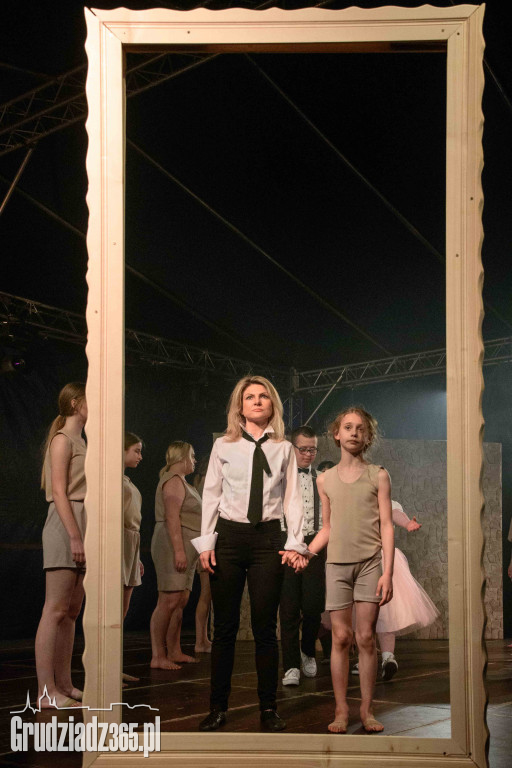 Nie-równi-spektakl Grudziądzki Teatr Tańca