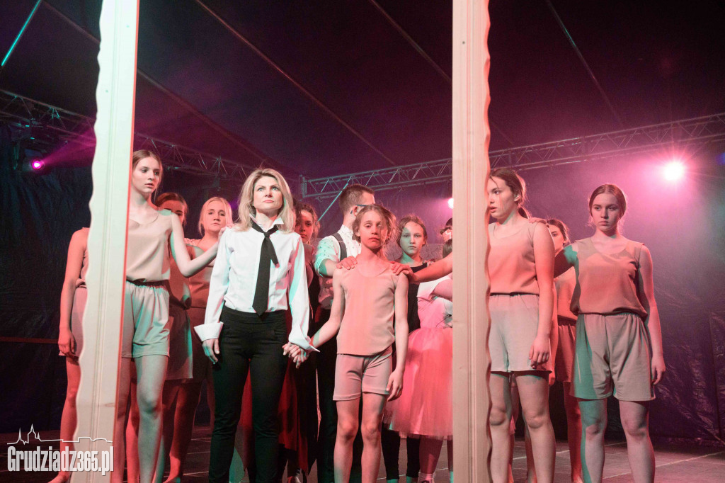 Nie-równi-spektakl Grudziądzki Teatr Tańca