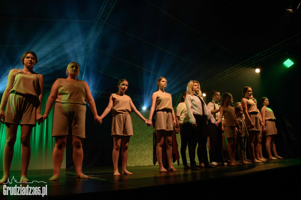 Nie-równi-spektakl Grudziądzki Teatr Tańca