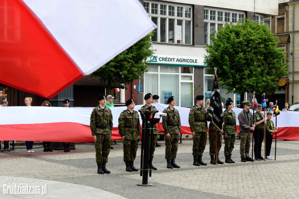 Święto Flagi- Mieszkańcy świętują na Rynku