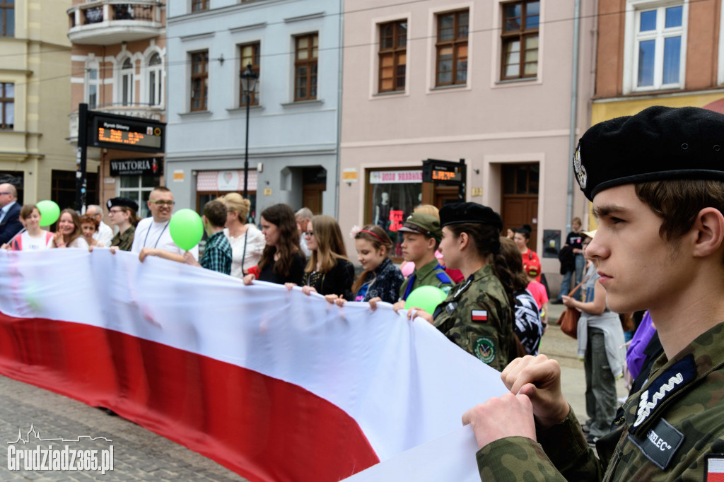 Święto Flagi- Mieszkańcy świętują na Rynku