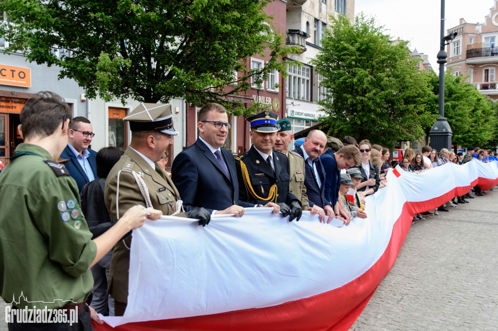 Święto Flagi- Mieszkańcy świętują na Rynku