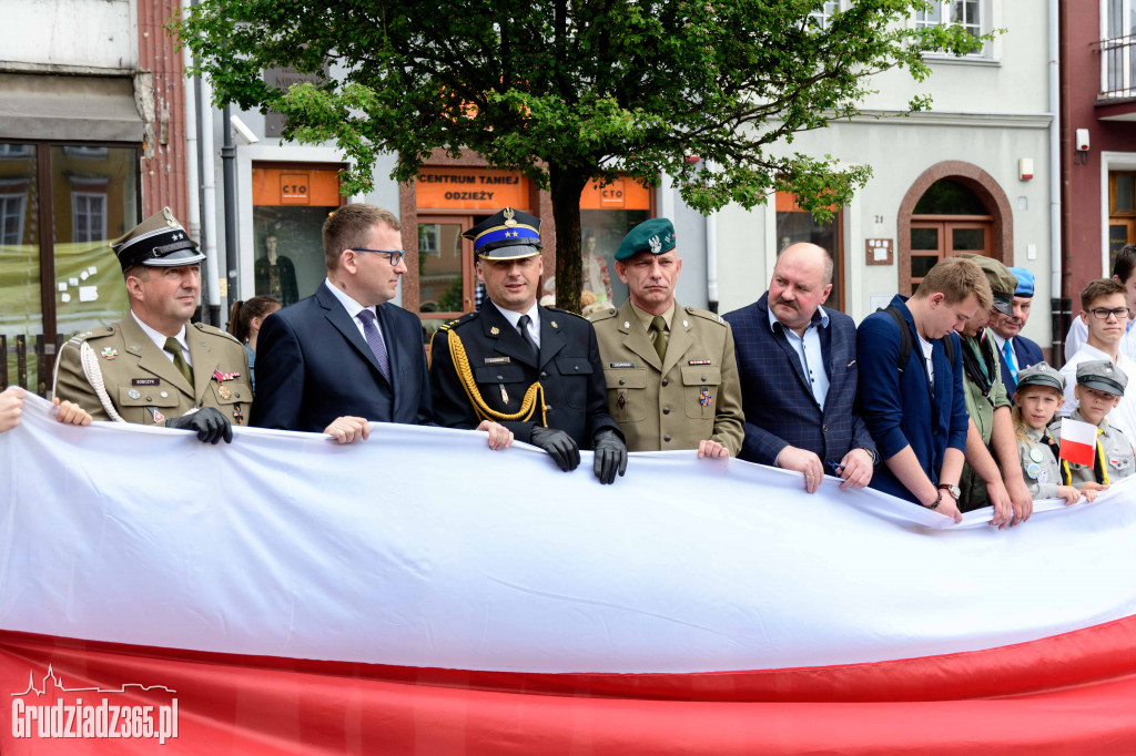 Święto Flagi- Mieszkańcy świętują na Rynku