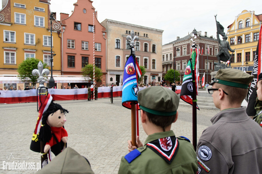 Święto Flagi- Mieszkańcy świętują na Rynku