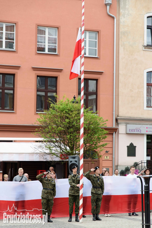 Święto Flagi- Mieszkańcy świętują na Rynku