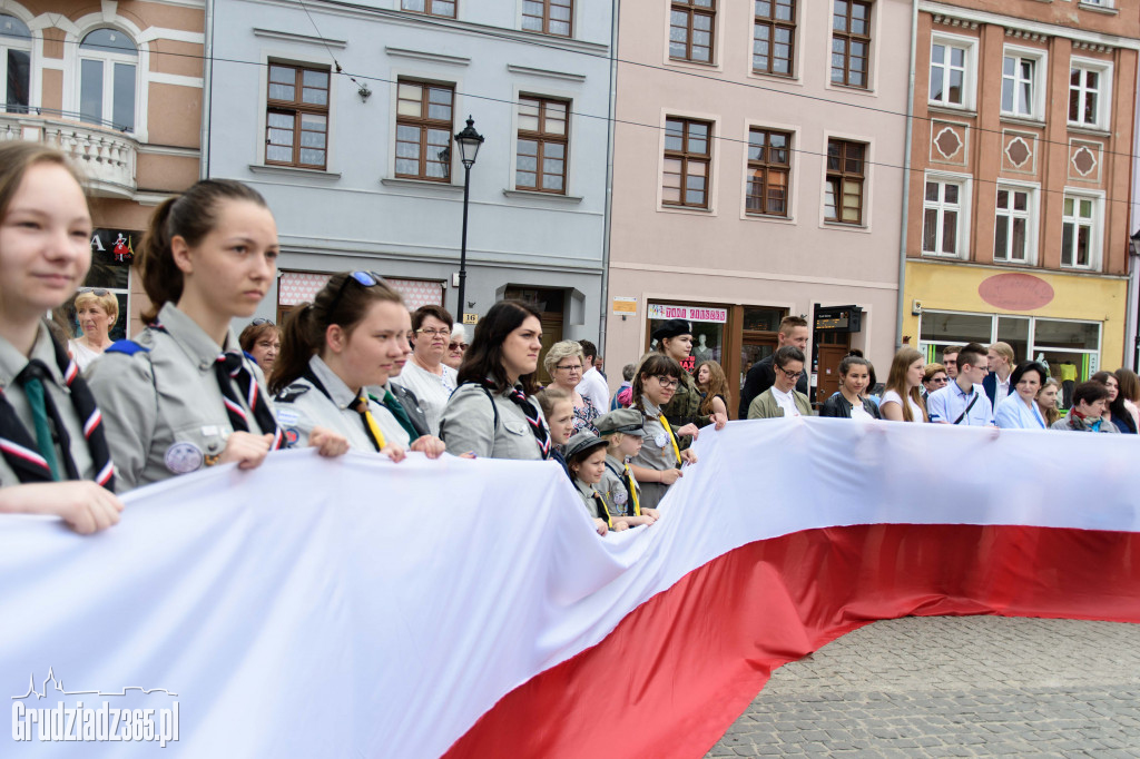 Święto Flagi- Mieszkańcy świętują na Rynku