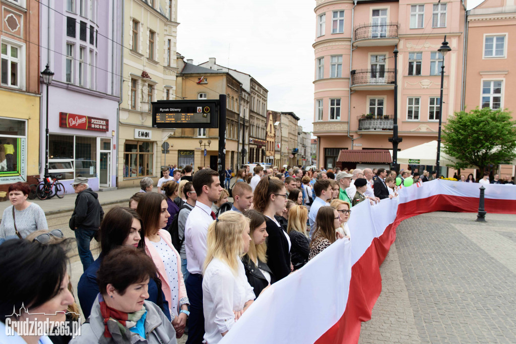 Święto Flagi- Mieszkańcy świętują na Rynku