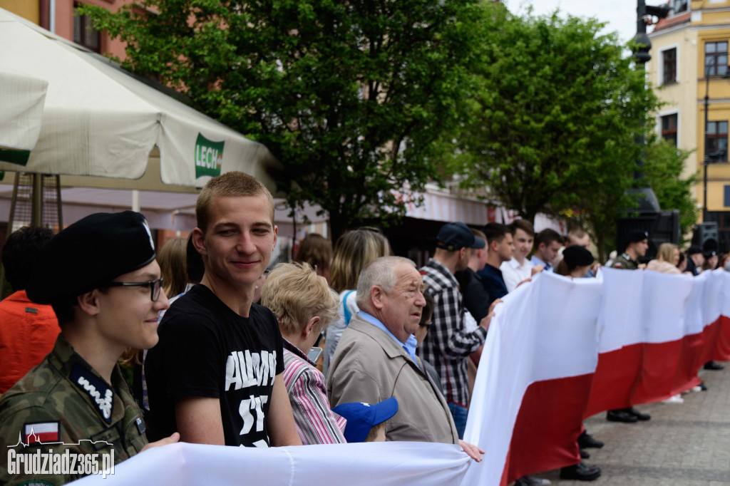 Święto Flagi- Mieszkańcy świętują na Rynku