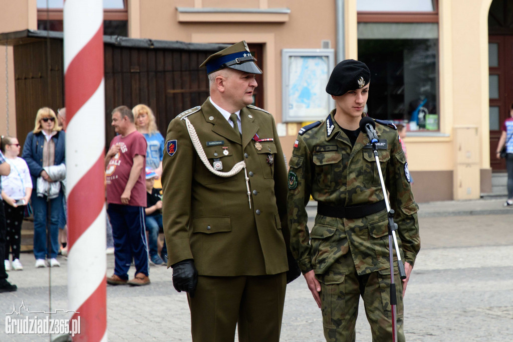 Święto Flagi- Mieszkańcy świętują na Rynku