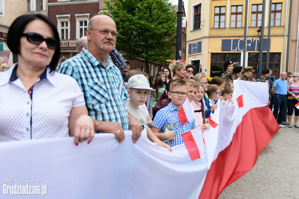 Święto Flagi- Mieszkańcy świętują na Rynku