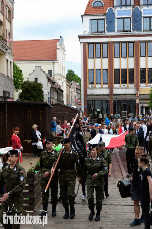 Święto Flagi- Mieszkańcy świętują na Rynku