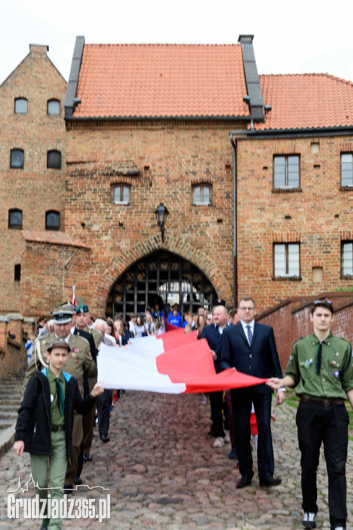 Święto Flagi- Mieszkańcy świętują na Rynku