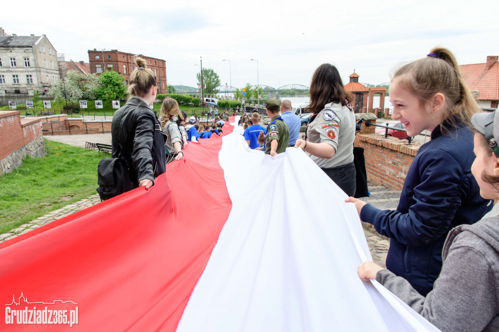 Święto Flagi- Mieszkańcy świętują na Rynku