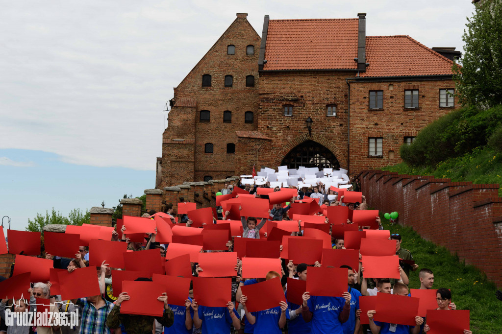 Święto Flagi- Mieszkańcy świętują na Rynku