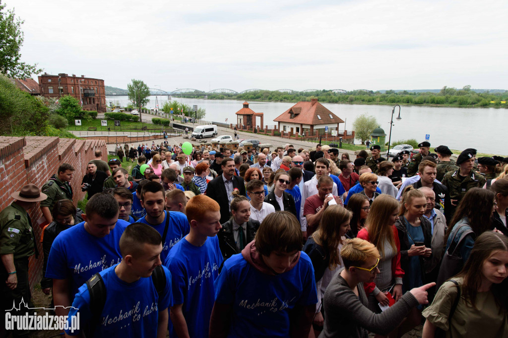 Święto Flagi- Mieszkańcy świętują na Rynku