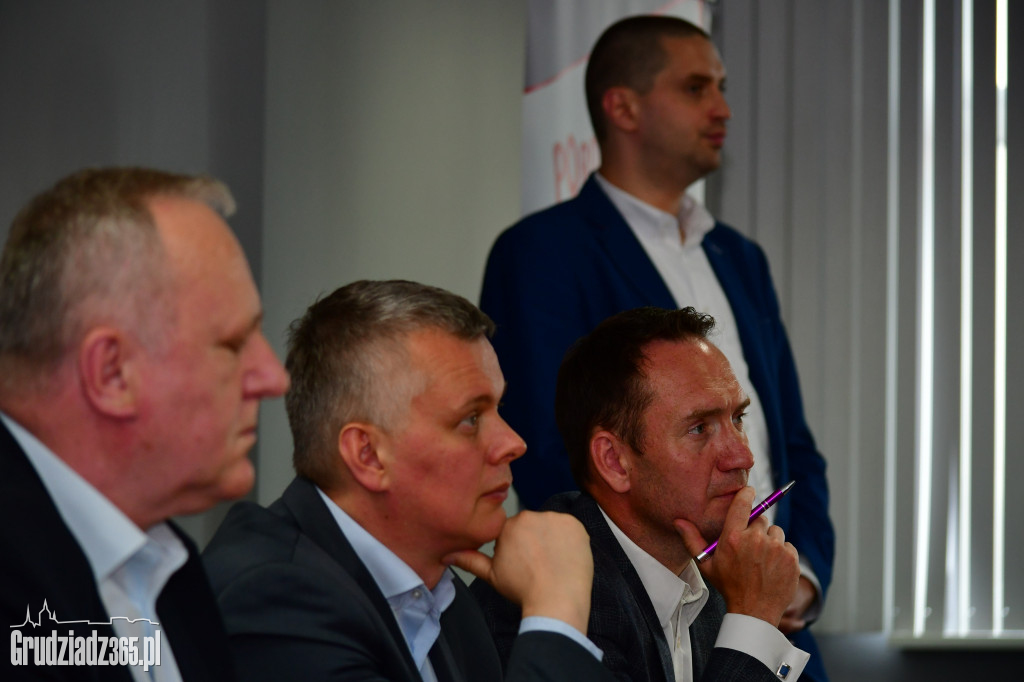Klub Obywatelski: spotkanie z obronnością w tle