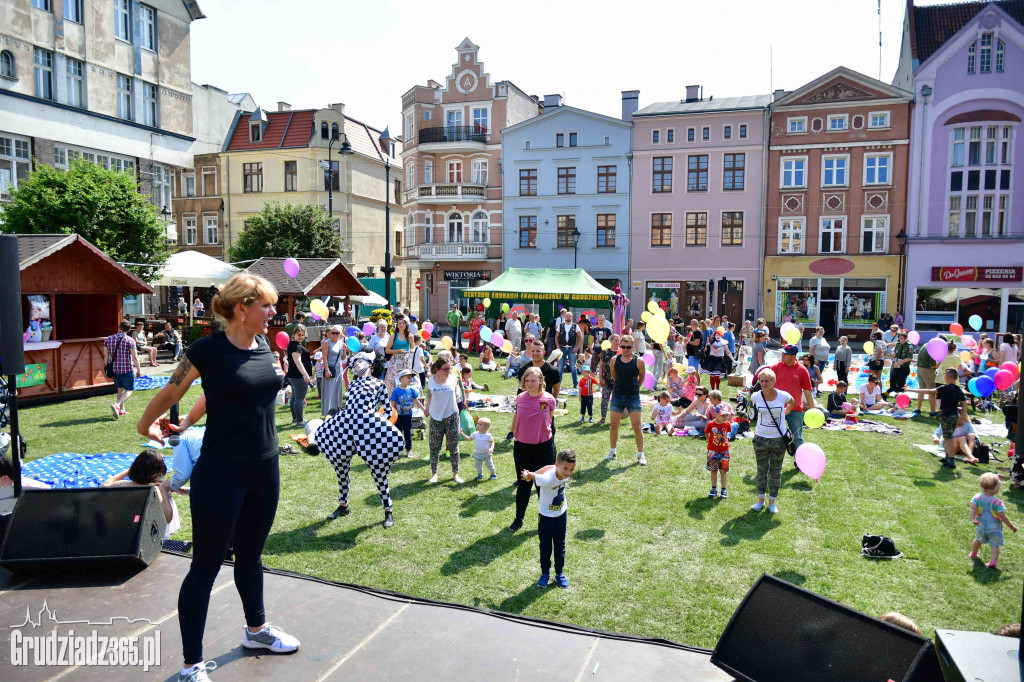 Śniadanie na trawie na Rynku Głównym