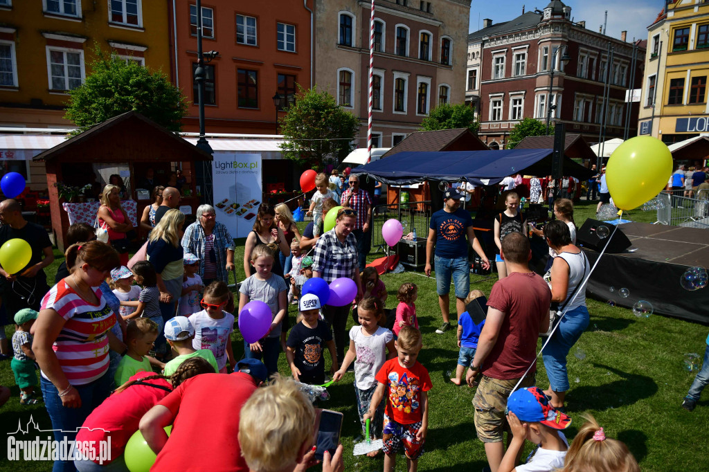 Śniadanie na trawie na Rynku Głównym
