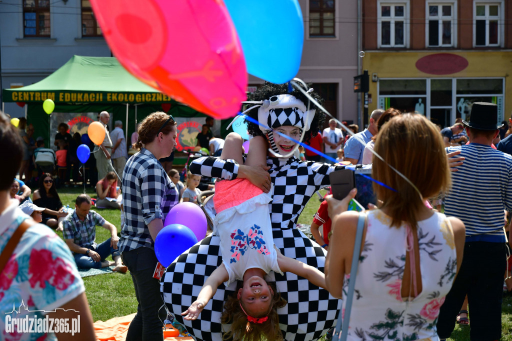 Śniadanie na trawie na Rynku Głównym