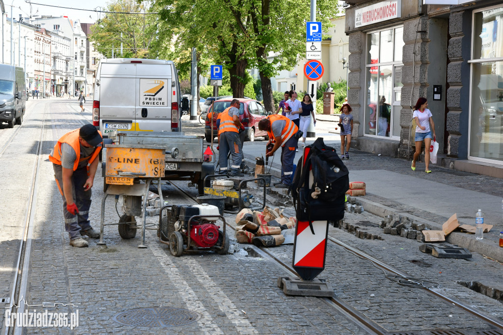 Remont torowiska na ulicy Wybickiego