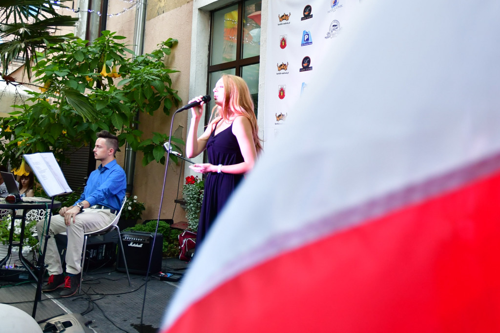 Koncert piosenek patriotycznych w Fado Cafe