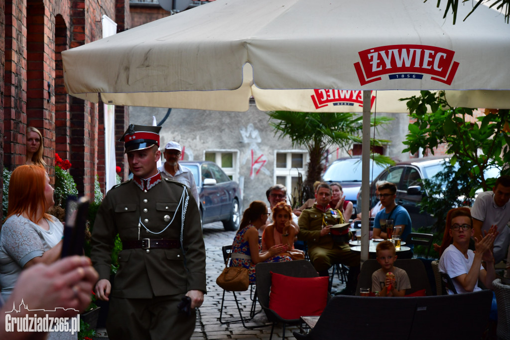 Koncert piosenek patriotycznych w Fado Cafe