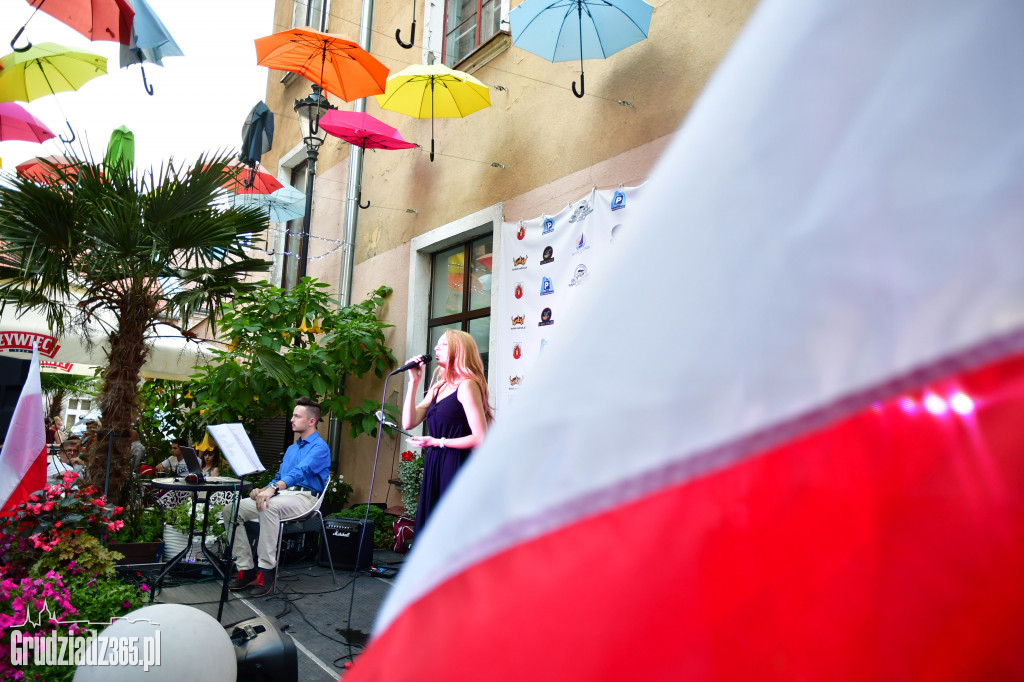 Koncert piosenek patriotycznych w Fado Cafe