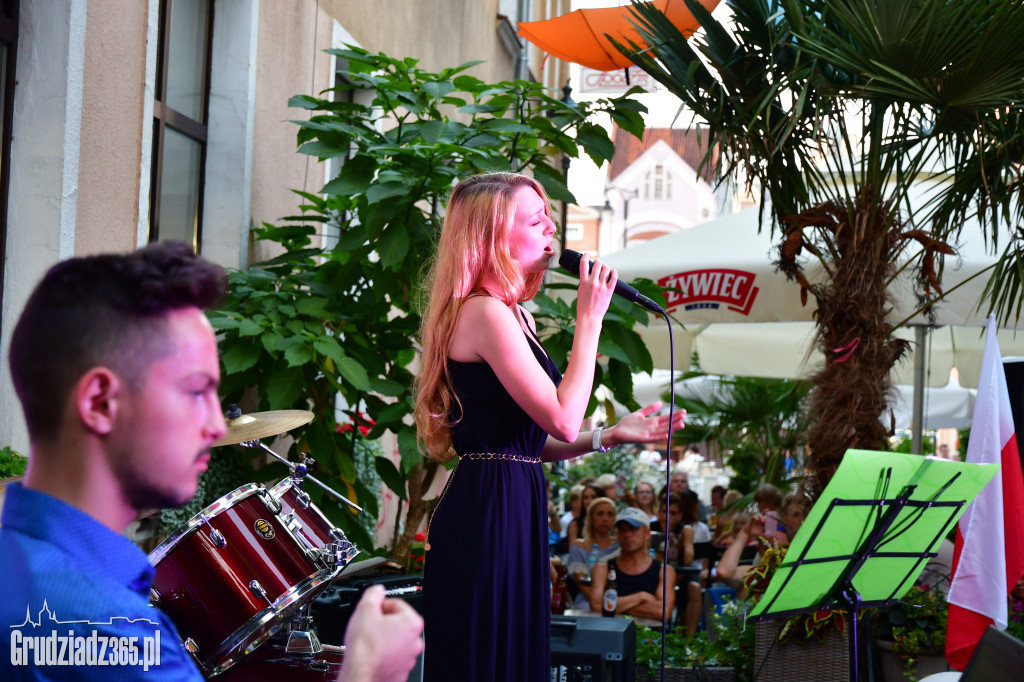 Koncert piosenek patriotycznych w Fado Cafe