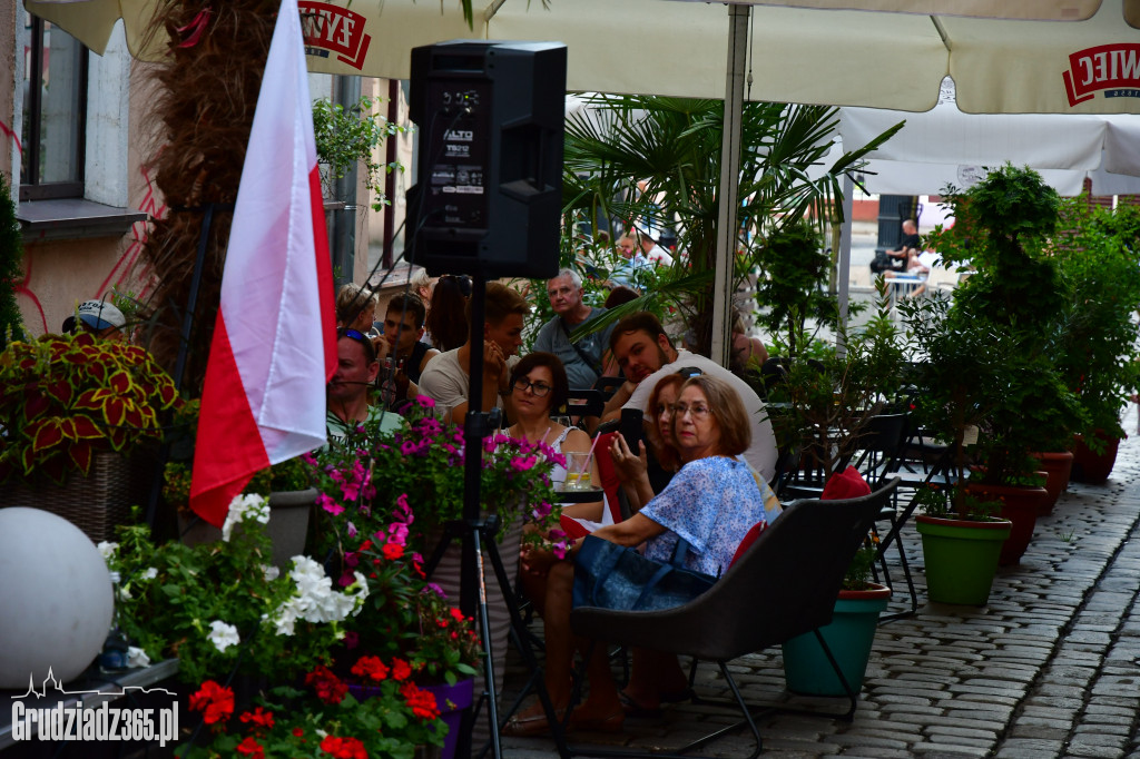 Koncert piosenek patriotycznych w Fado Cafe