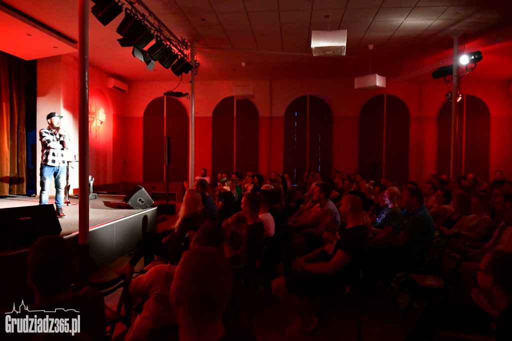 Komediowa Hekatomba: Nagrywka Adama Bendlera