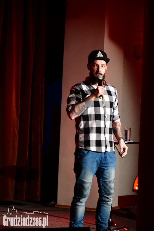 Komediowa Hekatomba: Nagrywka Adama Bendlera