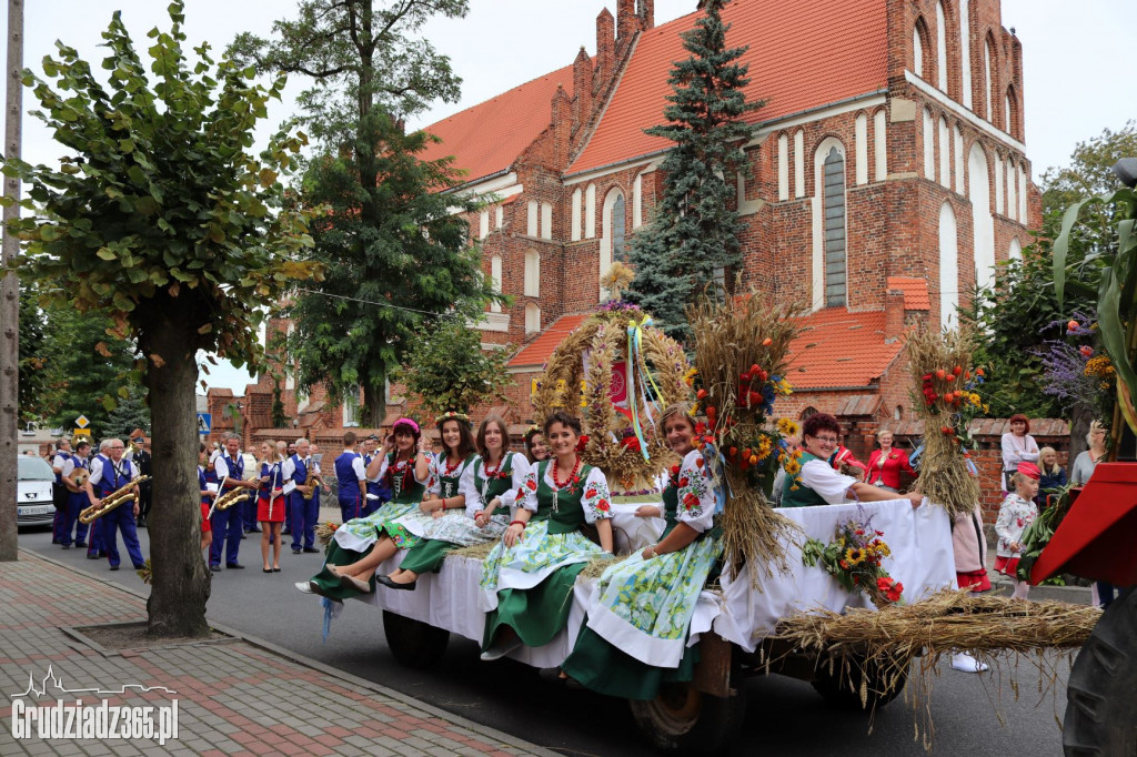Dożynki Radzyń Chełmiński korowód i rozpoczęcie