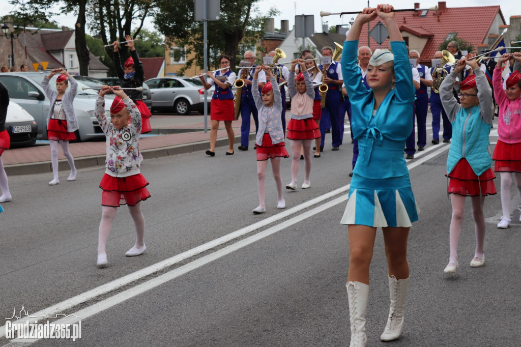 Dożynki Radzyń Chełmiński korowód i rozpoczęcie