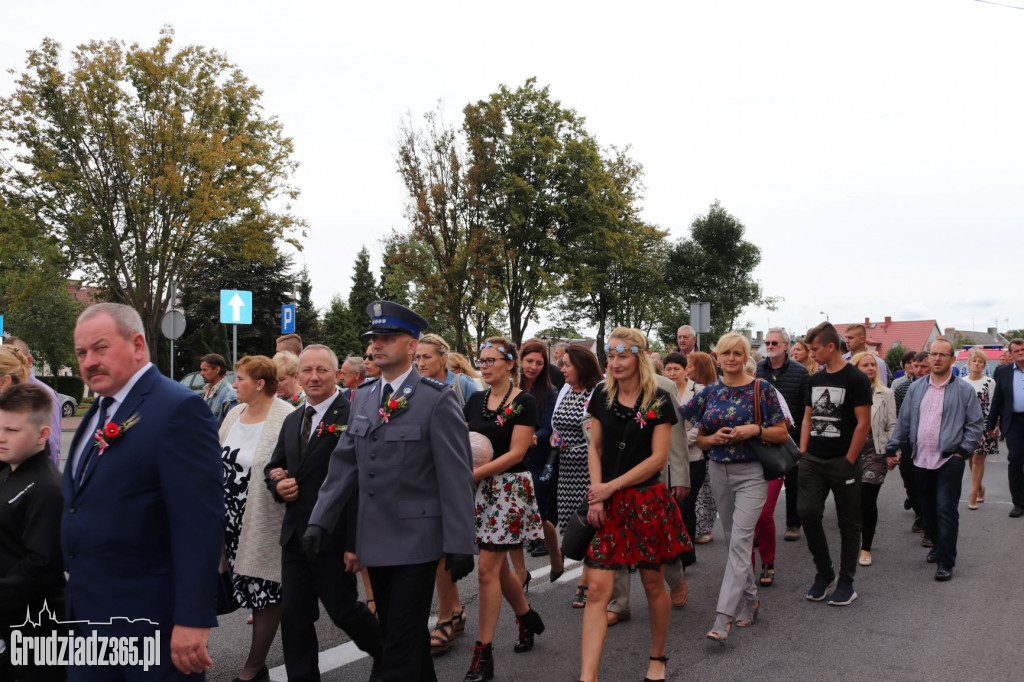 Dożynki Radzyń Chełmiński korowód i rozpoczęcie