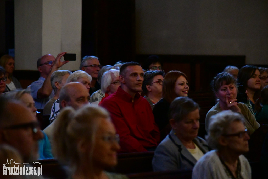 Concert Chorale Texas- Lato na starym mieście