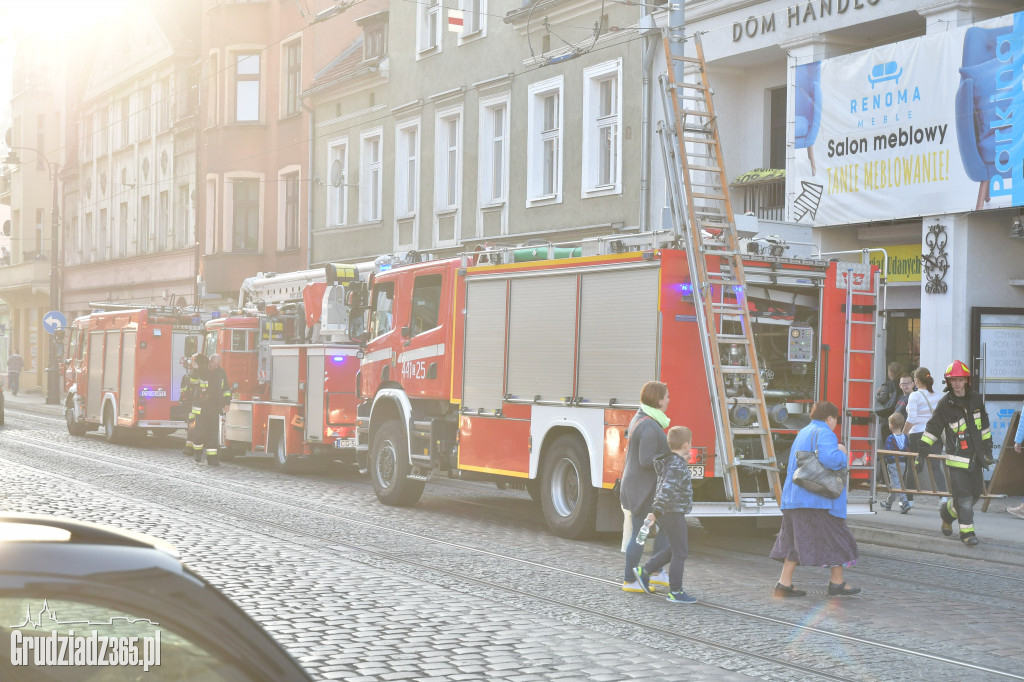 Akcja Strażaków na ulicy Wybickiego