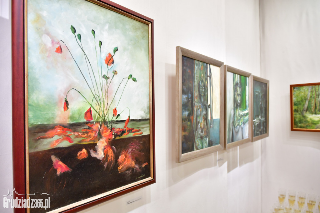 Wystawa obrazów Mireli Dziedziech- Fotorelacja