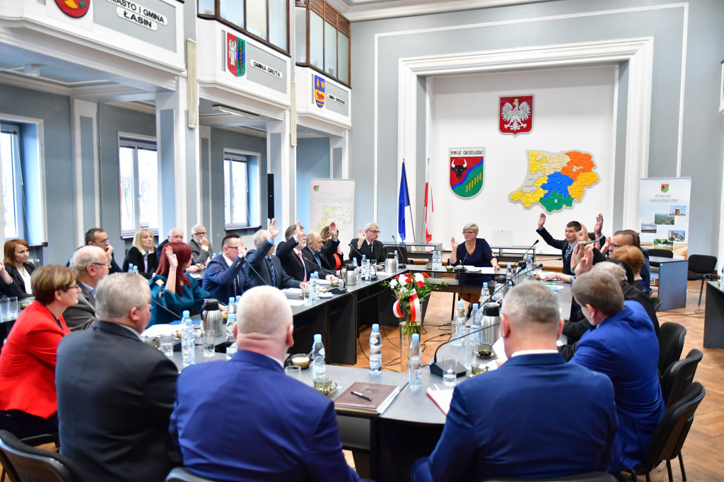 Pierwsza sesja rady powiatu w nowym składzie
